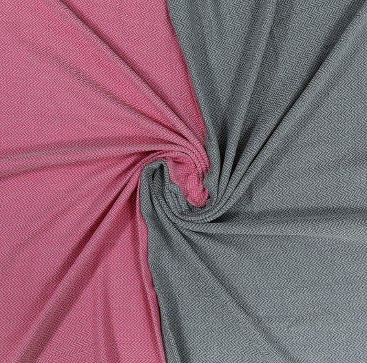 Set of 2 Cotton Towels – Soft & Quick-Dry Chevron Weave in Baby Pink + Silver Gray – Ideal for Beach, Bath, or Travel