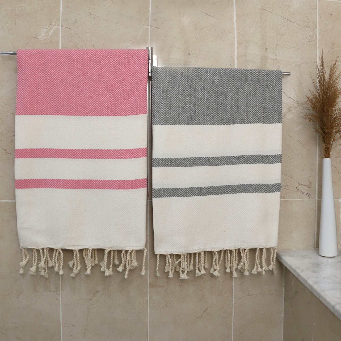 Set of 2 Cotton Towels – Soft & Quick-Dry Chevron Weave in Baby Pink + Silver Gray – Ideal for Beach, Bath, or Travel